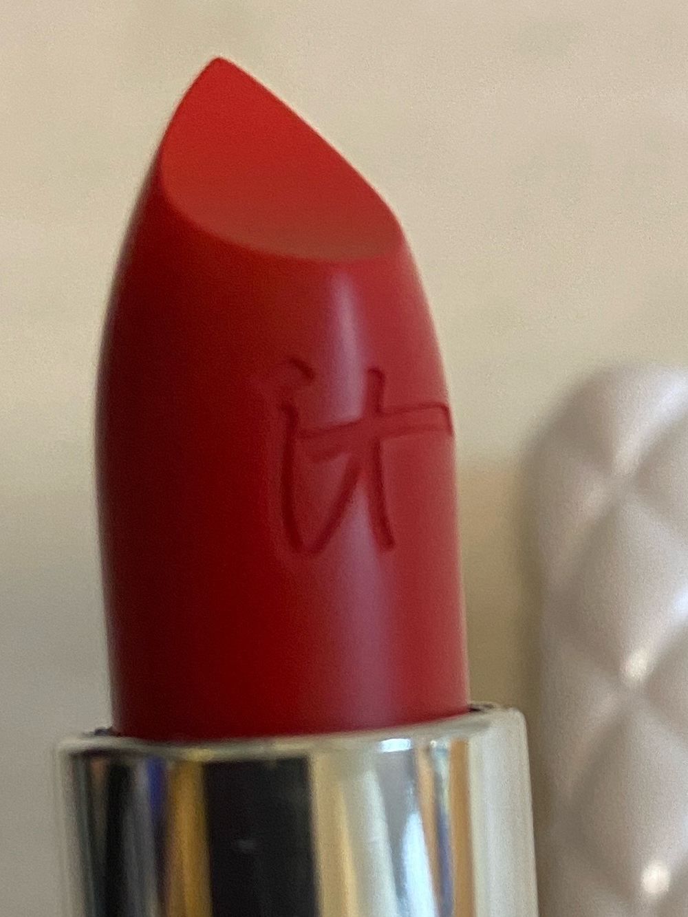 it cosmetics Matte Lipstick in Bright Red - Picture 6 of 10